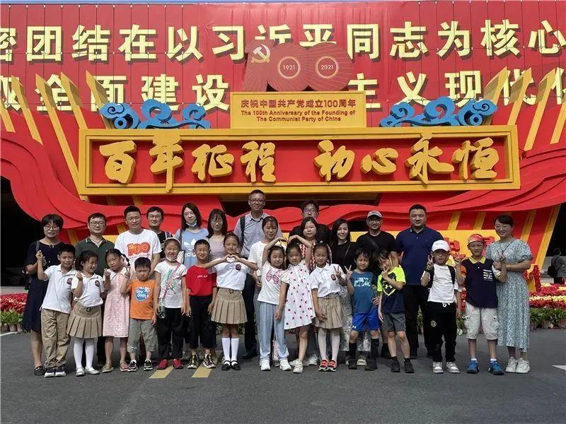 没白给你喂饼！哈登倒地，赵四走过来，随后伸出手：登哥，我拉你起来